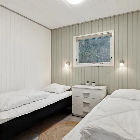 Pet Friendly In With Kitchen *
