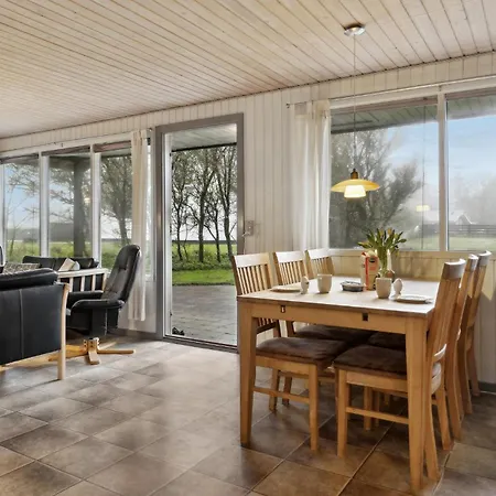 Pet Friendly In With Kitchen Lokken